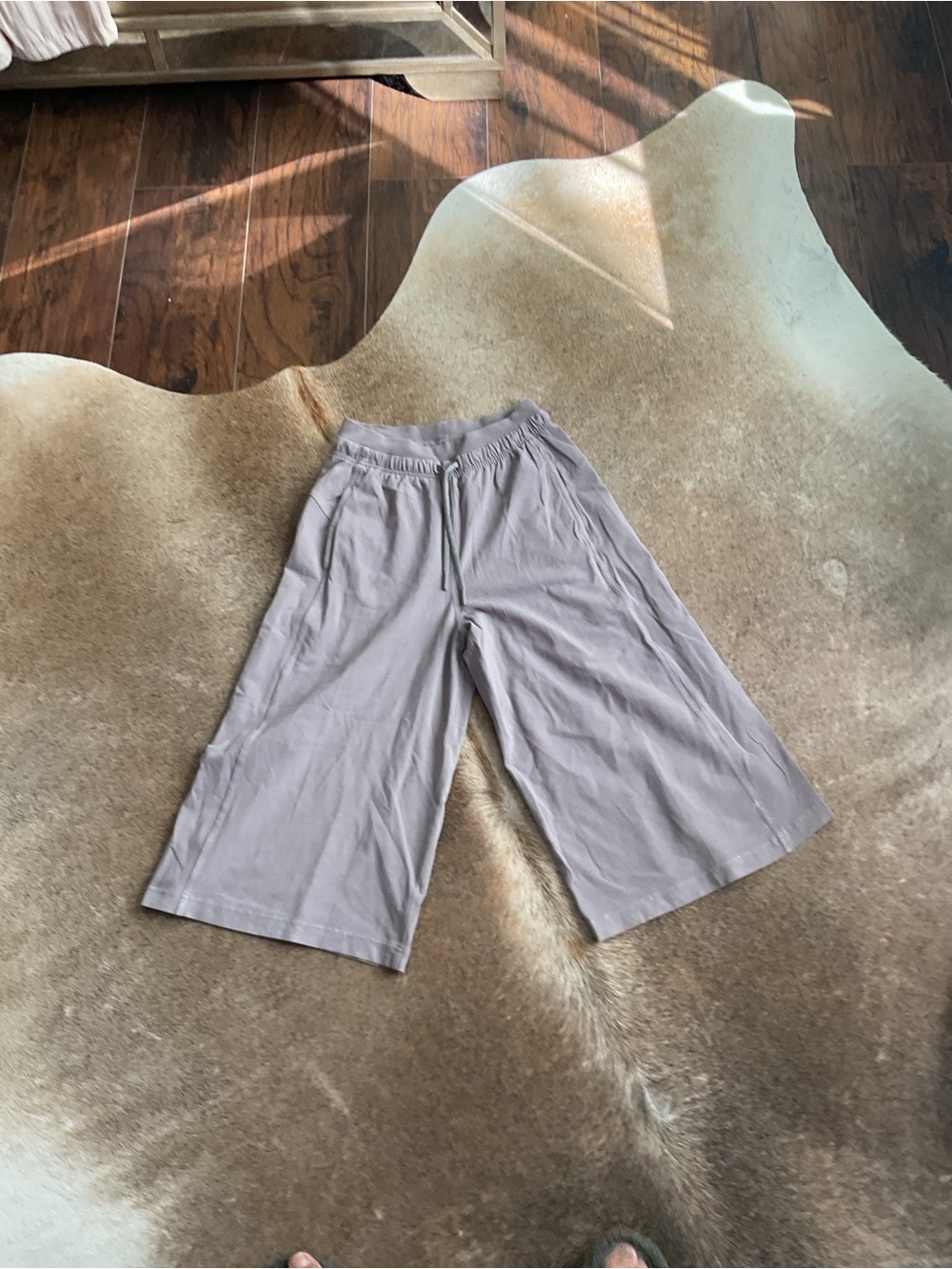 lululemon athletica cropped Wide-Leg Drawstring Sweatpants — Light Gray